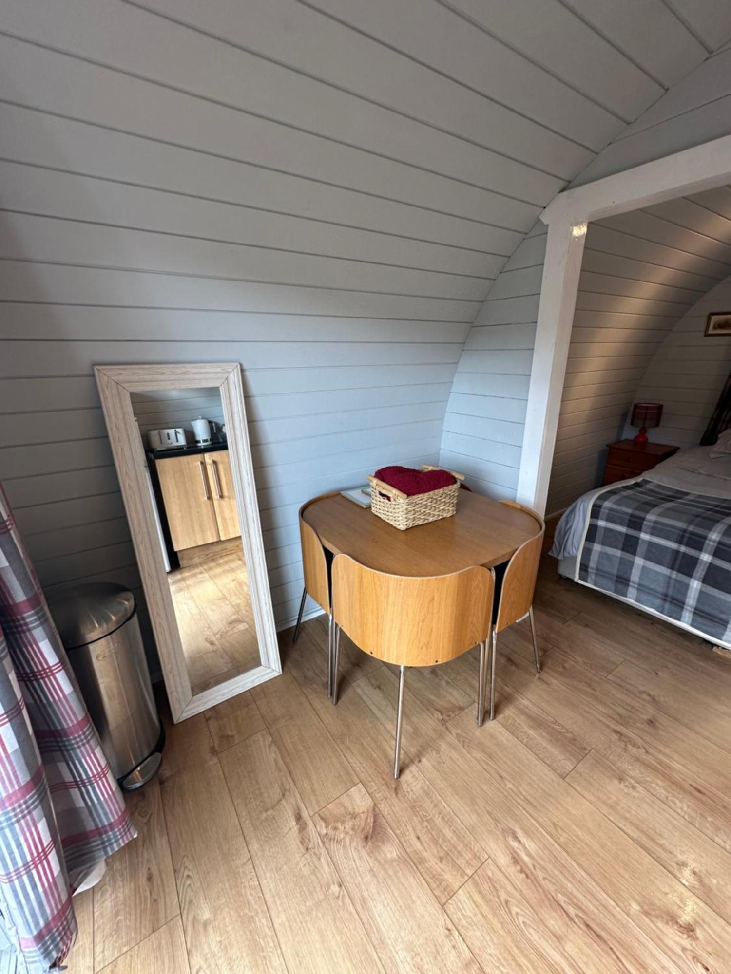 Glamping Life Retreat Apartment Nantmel Exterior photo